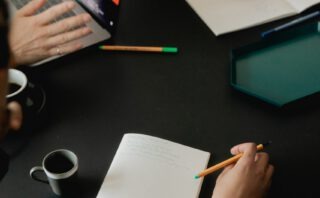 Sociale Media kanalen, check spelling in 4 tips